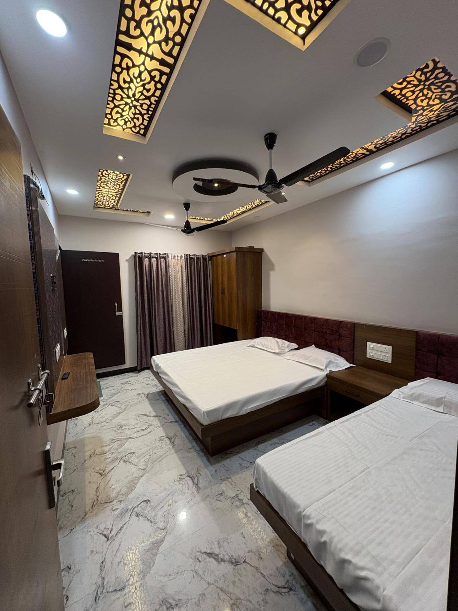 Shree Trilokeshwar Guest House Удджайн Екстер'єр фото