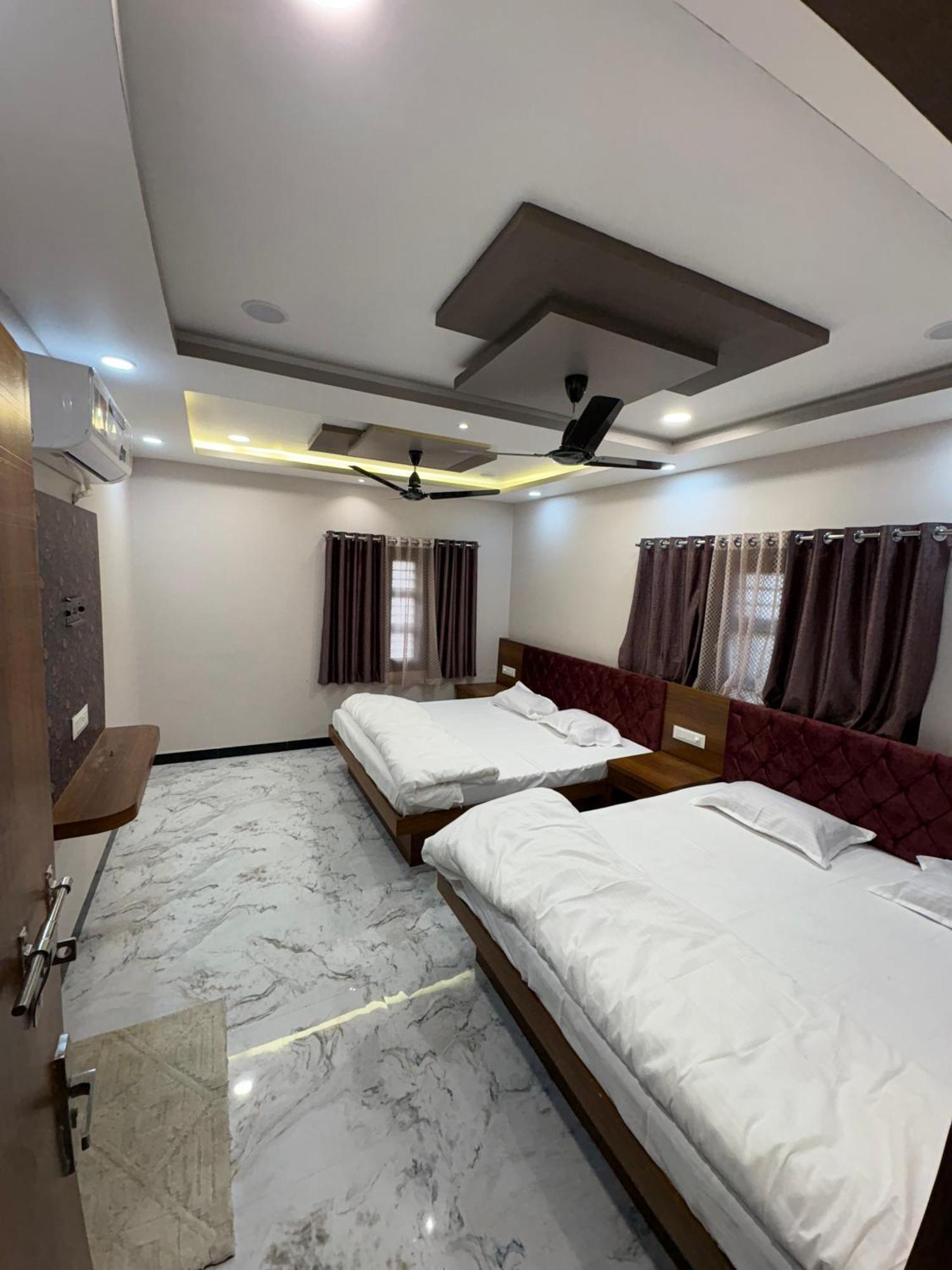 Shree Trilokeshwar Guest House Удджайн Екстер'єр фото