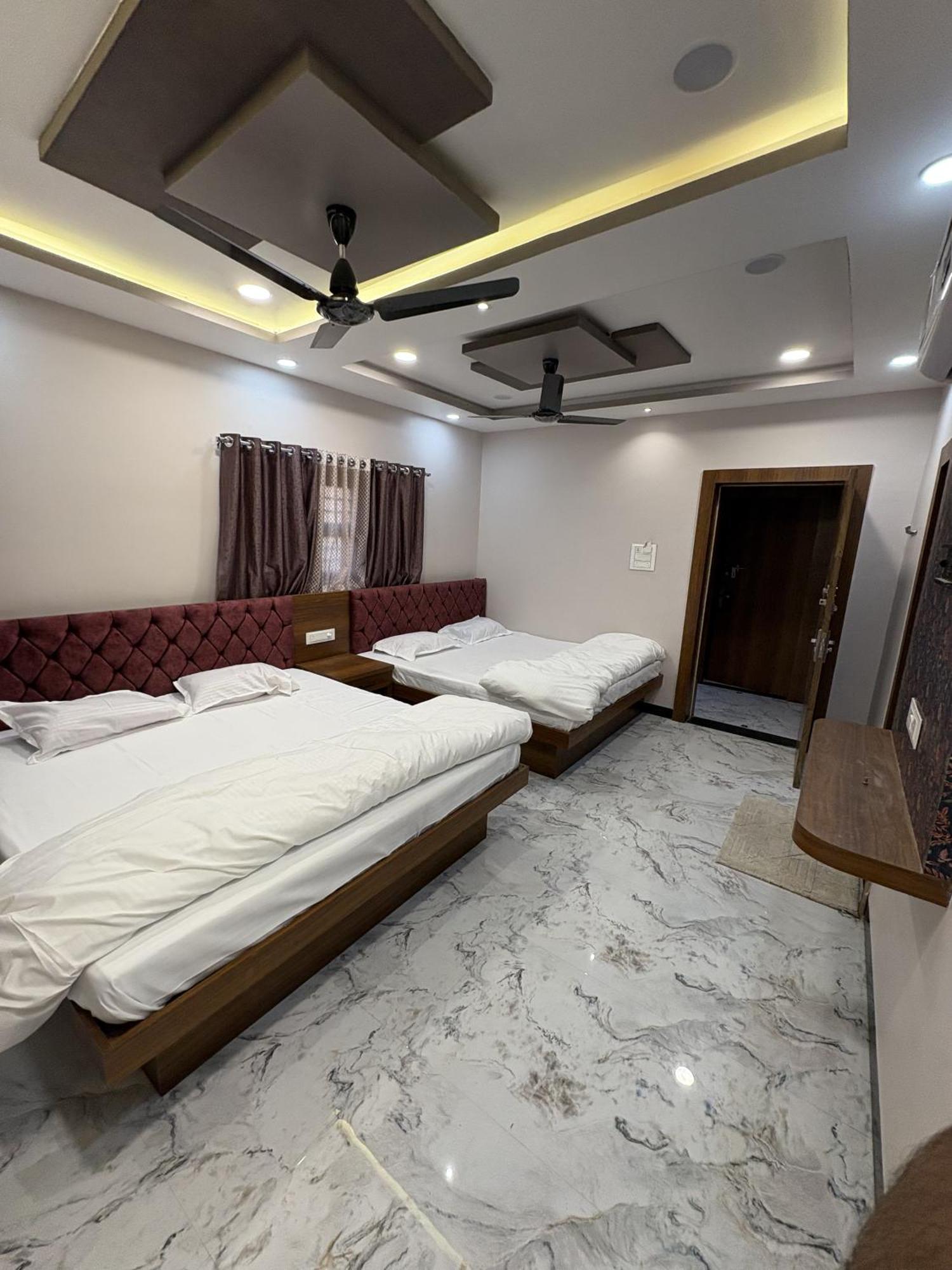 Shree Trilokeshwar Guest House Удджайн Екстер'єр фото